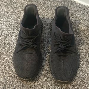 Yeezy 350 black